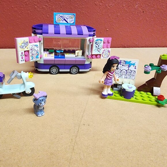 LEGO FRIENDS: Emma's Art Stand (41332) with Instructions - Picture 6 of 6